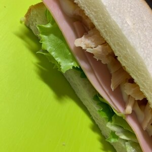 ハム＆レタス＆サラダチキンのサンドイッチ